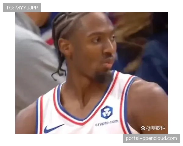 76人队训练后,里弗斯单独指导马克西进行突破后的终结练习 76人队训练后,里弗斯单独指导马克西进行突破后的终结练习